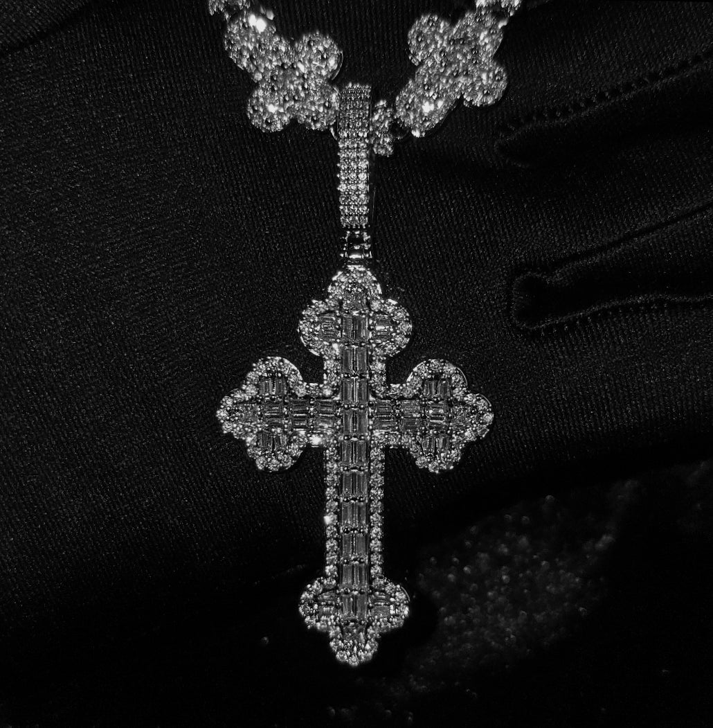 Santa Cadena ¨ICED OUT¨